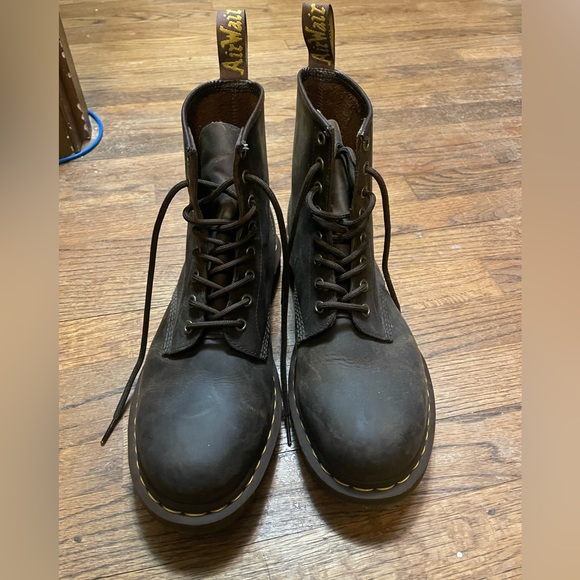 Men’s 10.5 Dr. Martins Air Wairs (never worn) - Picture 1 of 6